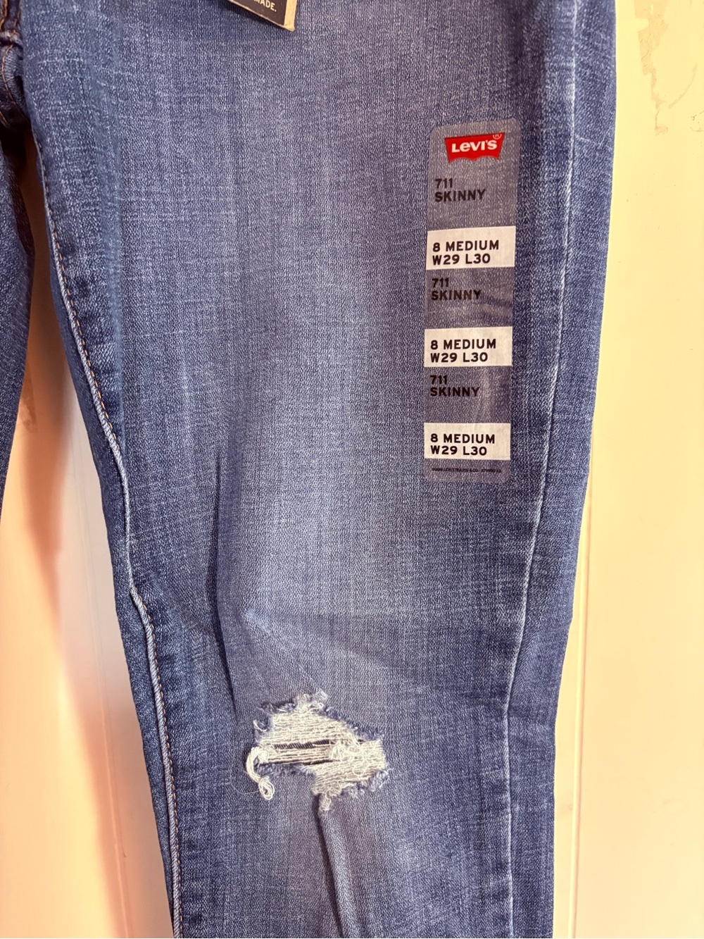 Levi’s 711 Skinny Jeans 8 Medium 29x30 Distressed Ripped New Blue Denim Women’s - Picture 3 of 9
